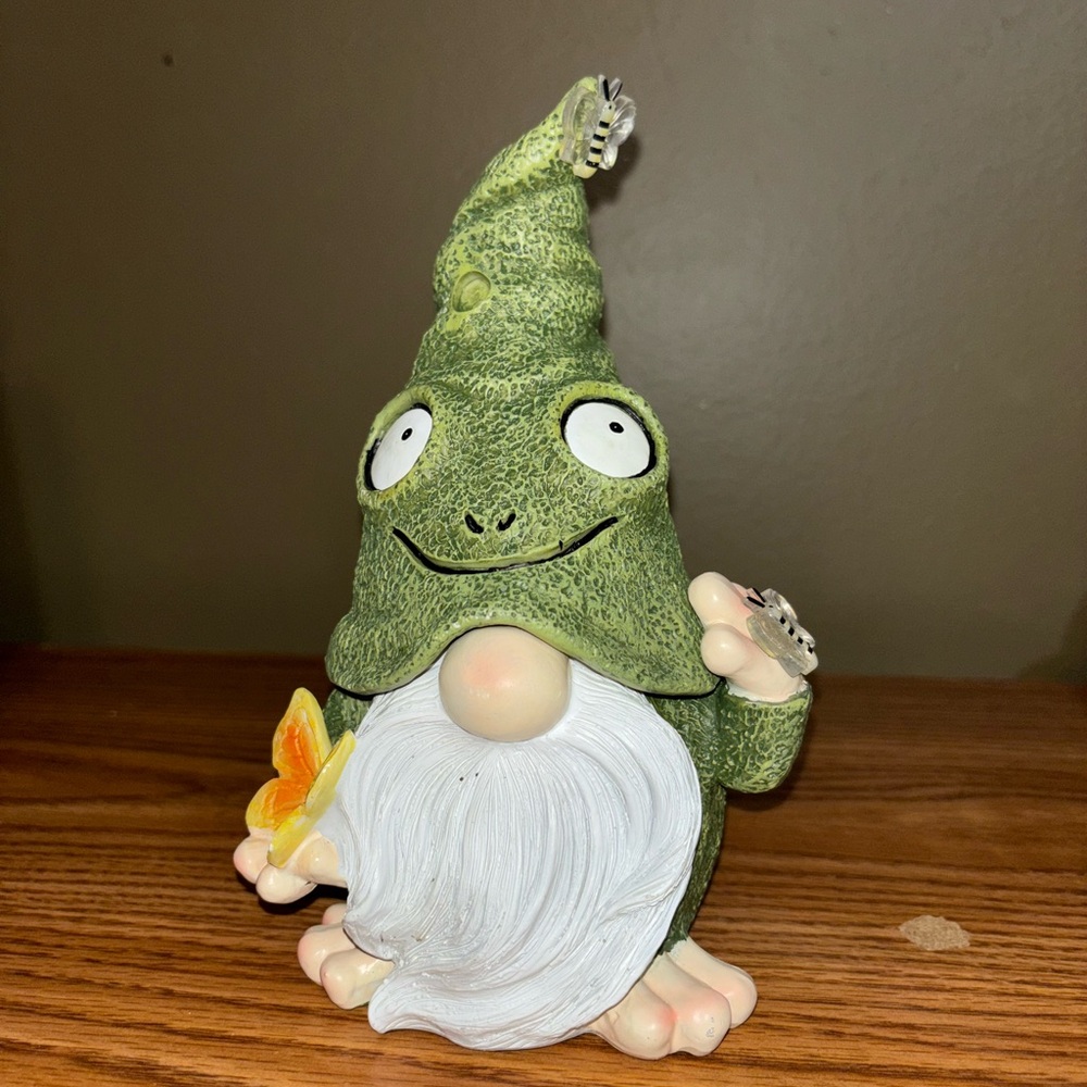 Garden gnome statue decoration
